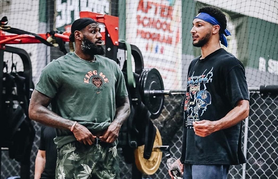 显得尤为关 显得尤为关