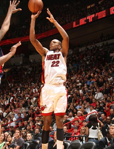 围既严谨又 围既严谨又